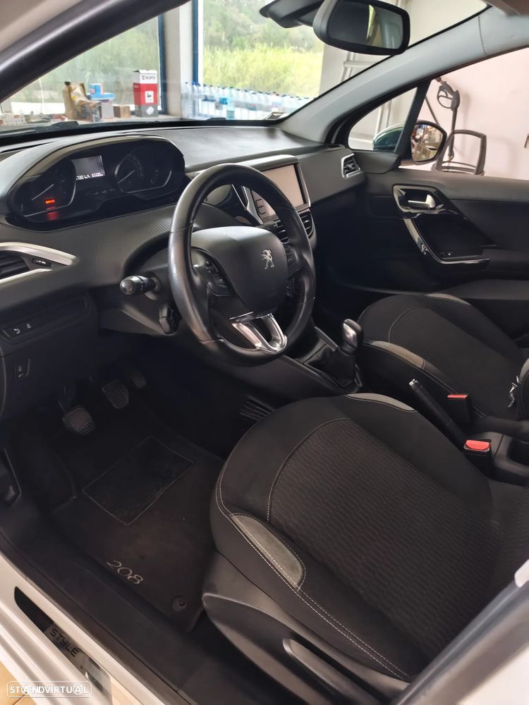 Peugeot 208 1.2 PureTech Style - 12