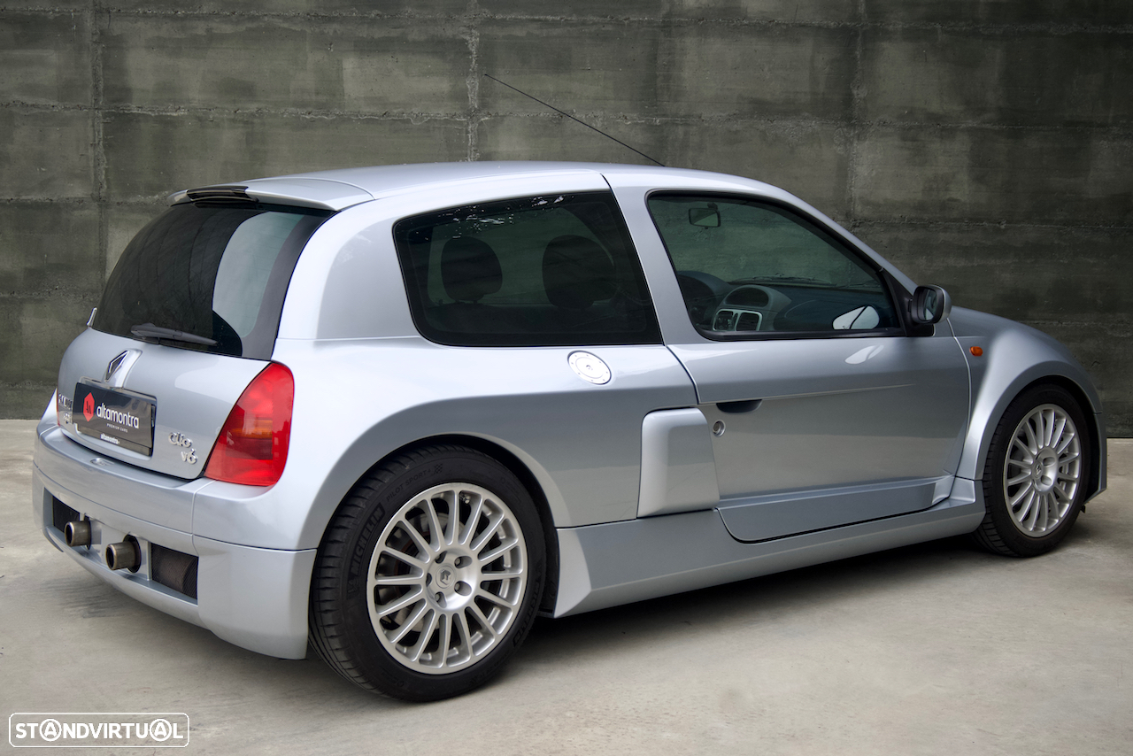 Renault Clio 3.0 V6 Sport - 8