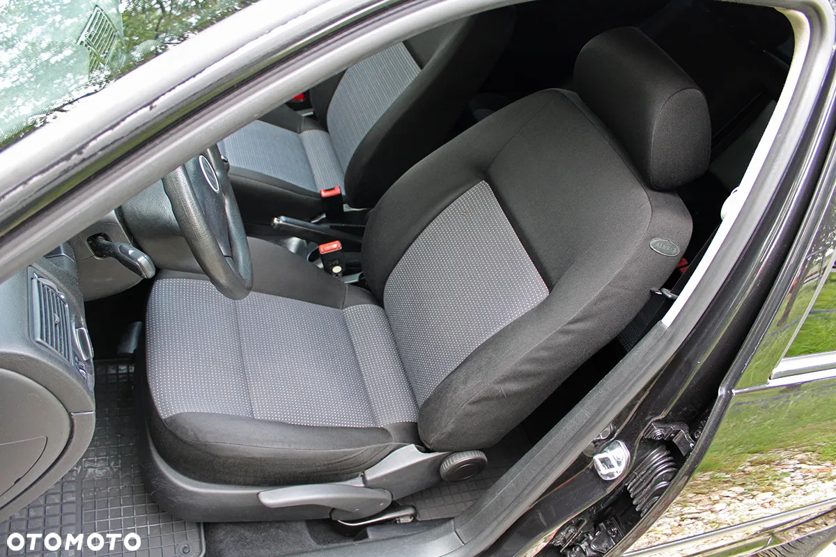 Volkswagen Golf - 22