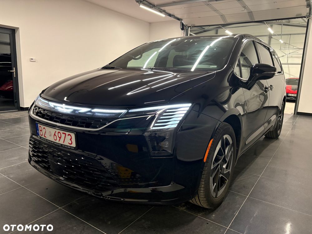 Chrysler Pacifica - 1