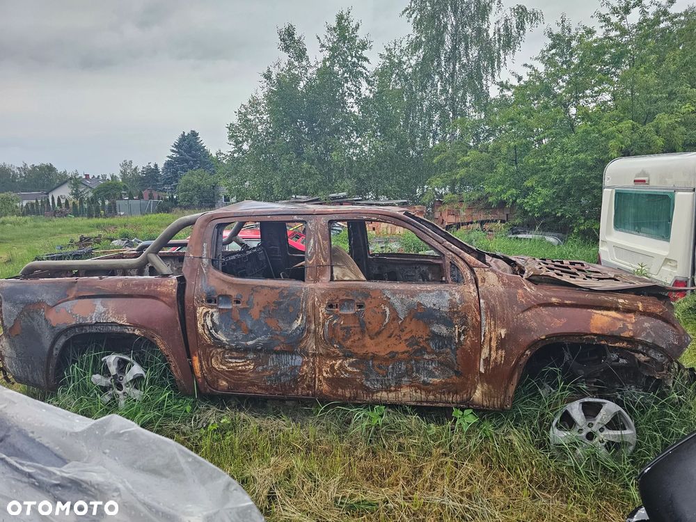 Volkswagen Amarok 3.0 V6 TDi 4MOTION Aventura - 3