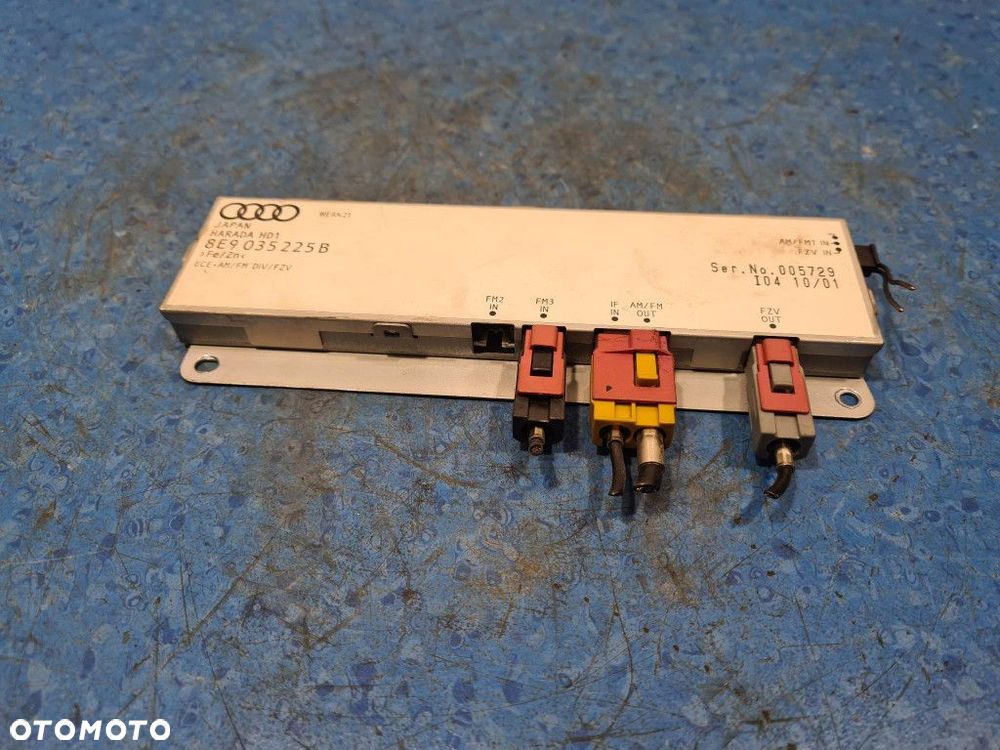 AUDI A4 B6 WZMACNIACZ ANTENOWY / GPS 8E9035225B - 3