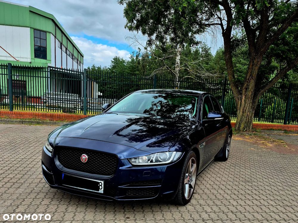 Jaguar XE - 1