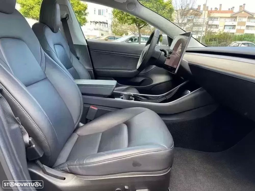 Tesla Model 3 - 16