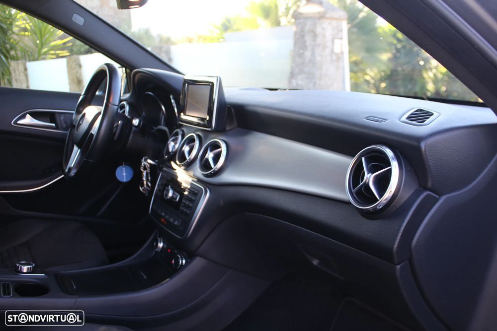 Mercedes-Benz GLA 220 CDi AMG Line 4-Matic - 24