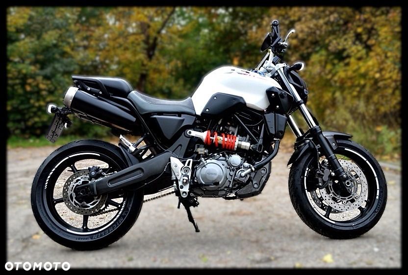 Yamaha MT - 6