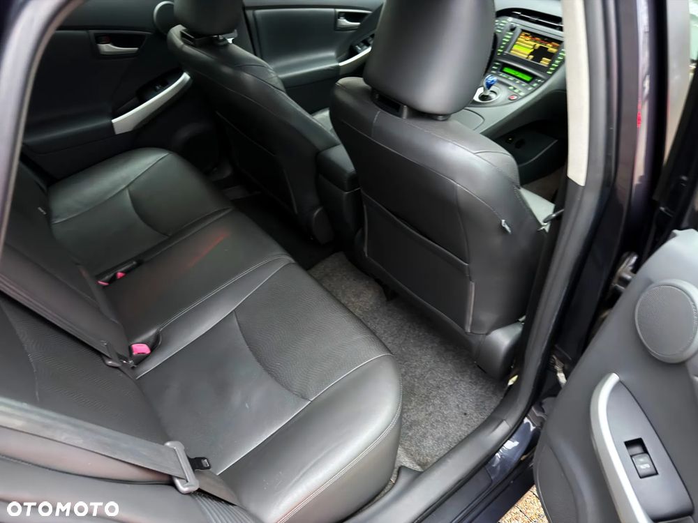 Toyota Prius (Hybrid) Executive - 13