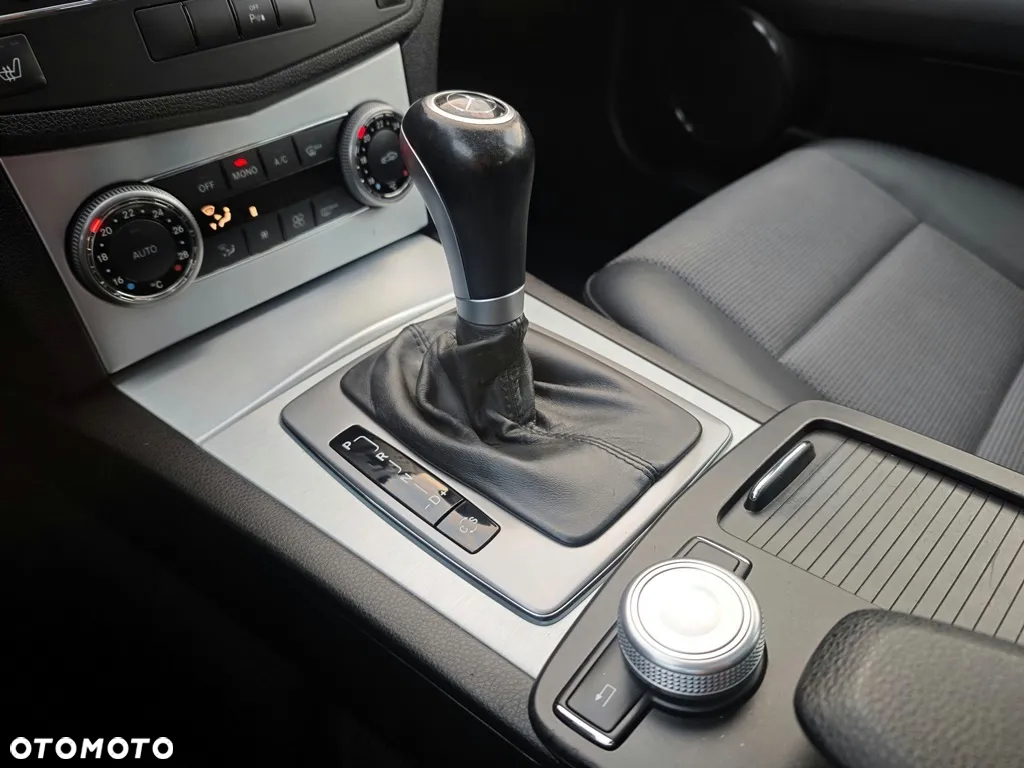 Mercedes-Benz Klasa C 180 T Kompressor Automatik Avantgarde - 40