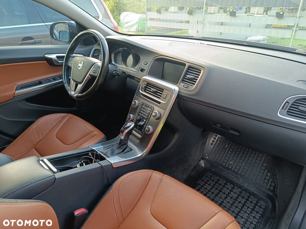 Volvo V60 Cross Country T5 AWD Summum - 11