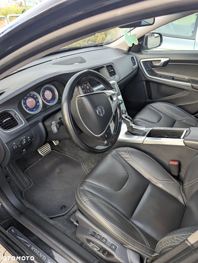 Volvo S60 T6 AWD R-Design - 11