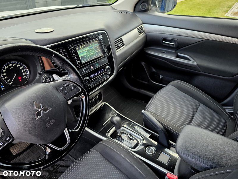 Mitsubishi Outlander 2.0 Intense + Navi 4WD CVT - 22
