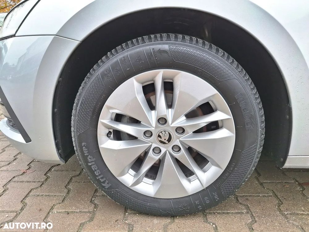 Skoda Octavia Combi 2.0 TDI DSG Ambition - 24