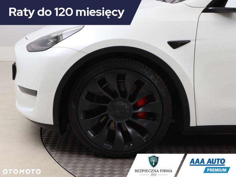 Tesla Model Y - 17