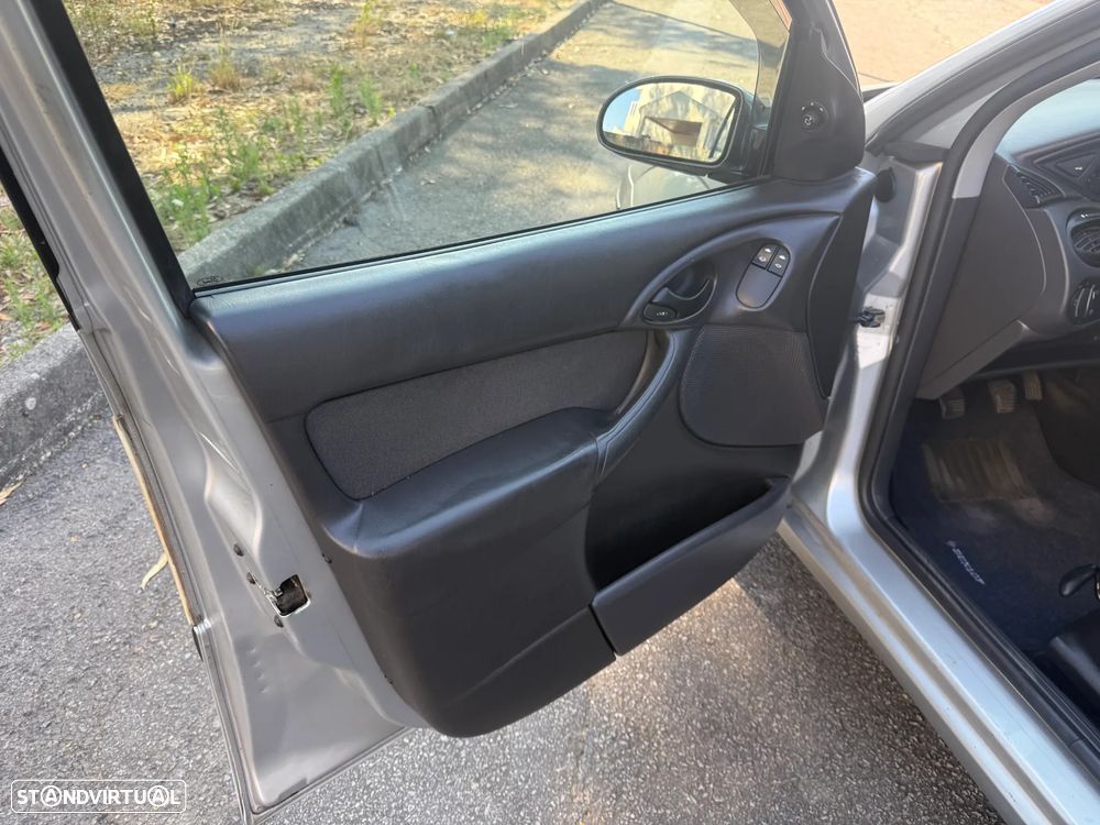 Ford Focus 1.4 Ambiente - 10