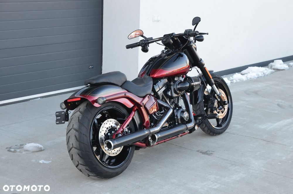 Harley-Davidson Softail Breakout - 28