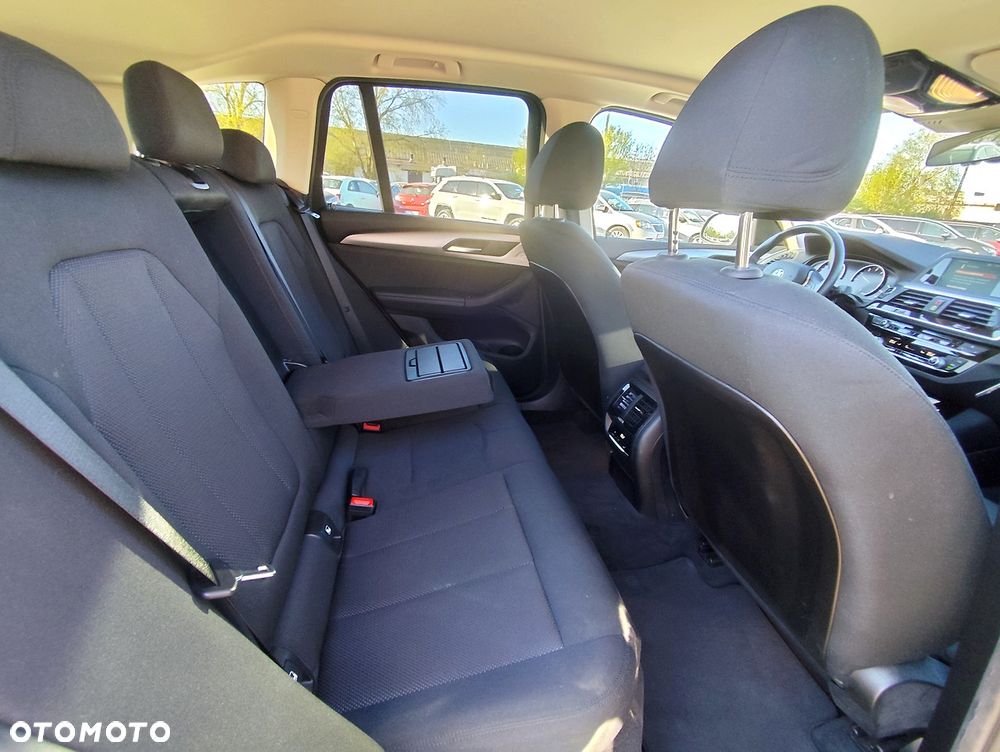 BMW X3 xDrive20i Advantage - 9