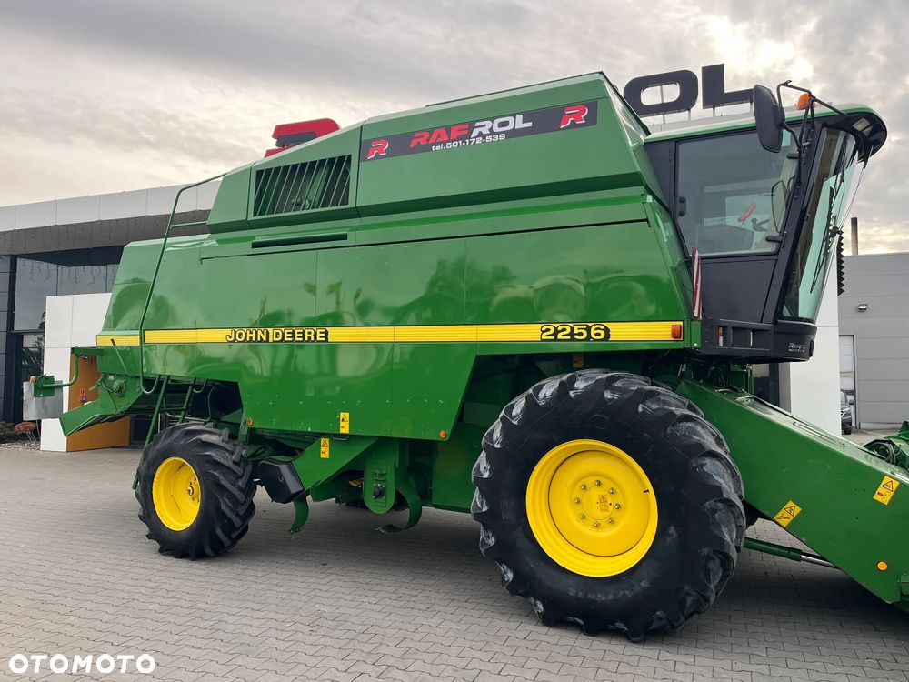 John Deere 2256 - 2