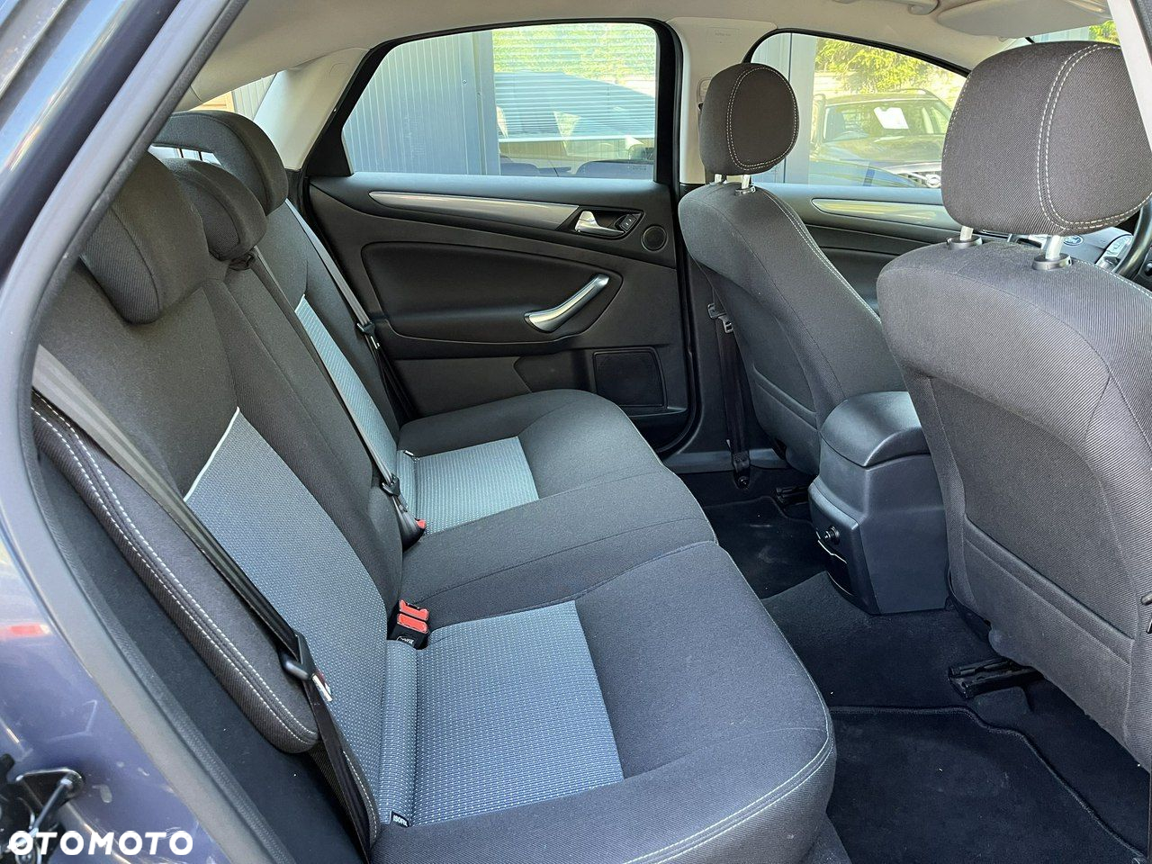 Ford Mondeo - 23