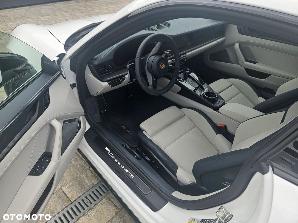 Porsche 911 Carrera T-Hybrid 4 GTS - 7