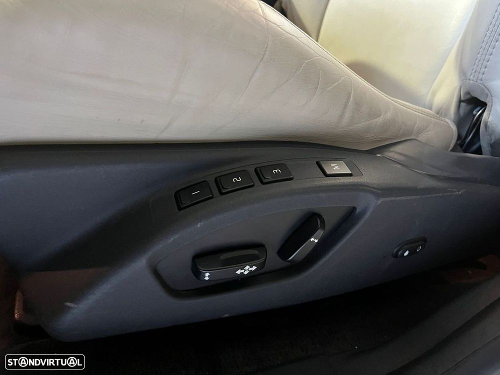 Volvo XC 60 2.0 D4 R-Design Momentum Geartronic - 29