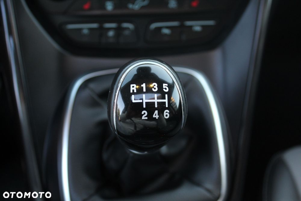 Ford Kuga 2.0 TDCi 2x4 Titanium - 28