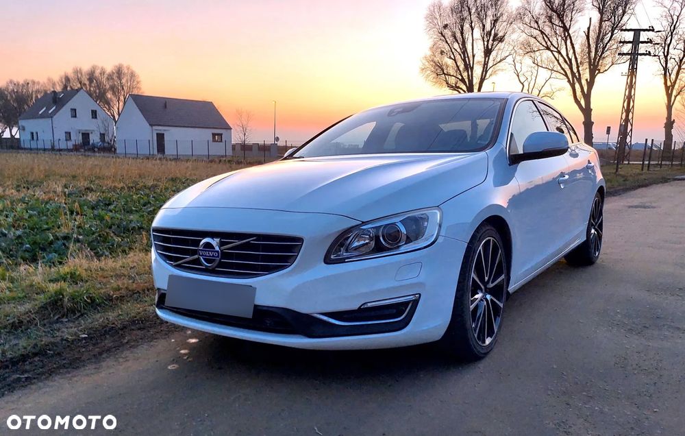 Volvo S60 D4 Drive-E R-Design Momentum - 1