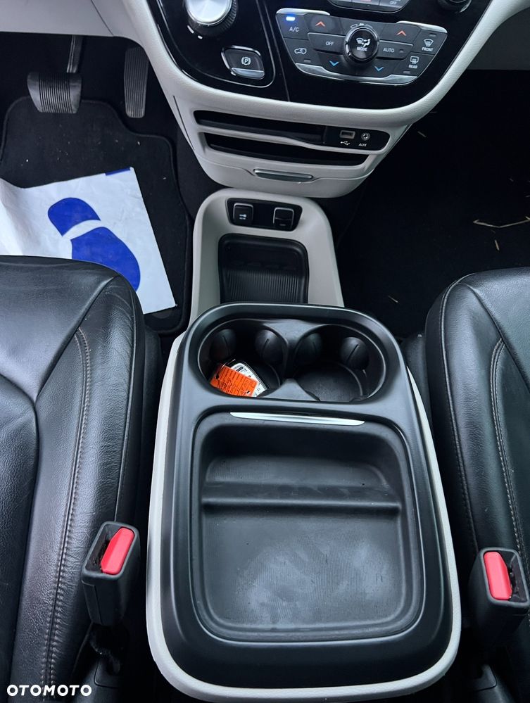 Chrysler Pacifica - 29