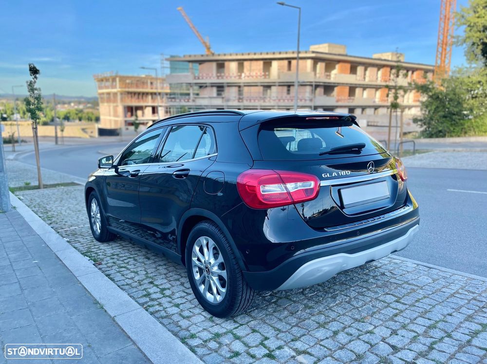 Mercedes-Benz GLA 180 Style - 4