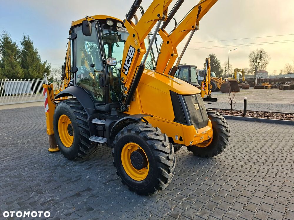 JCB 3CX Rok 2017 - 14
