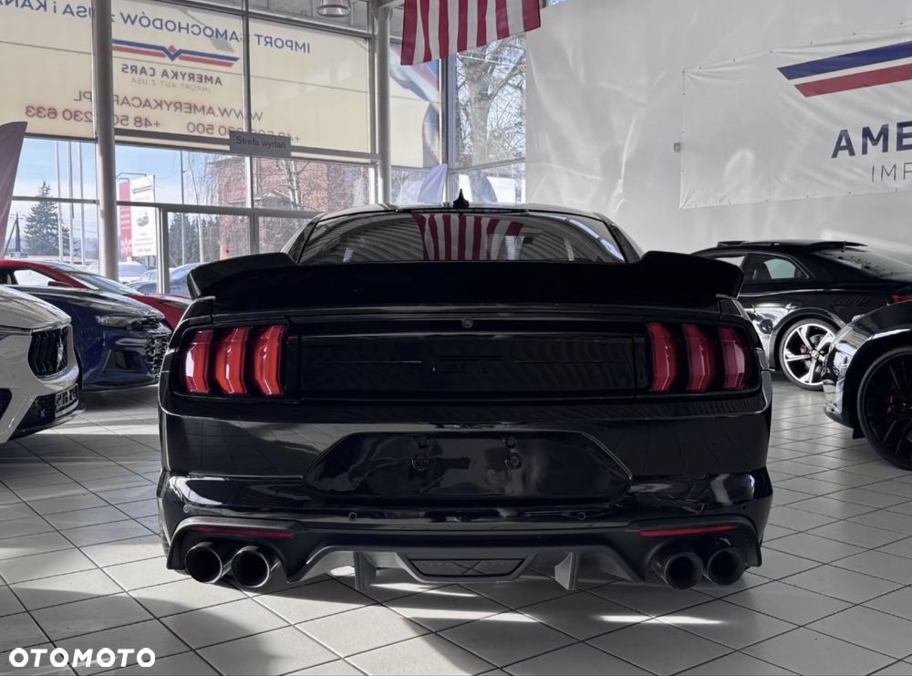 Ford Mustang - 4