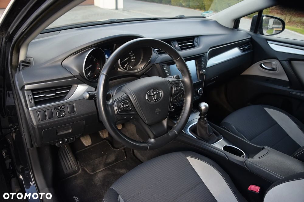 Toyota Avensis 1.8 Edition (2014) - 17