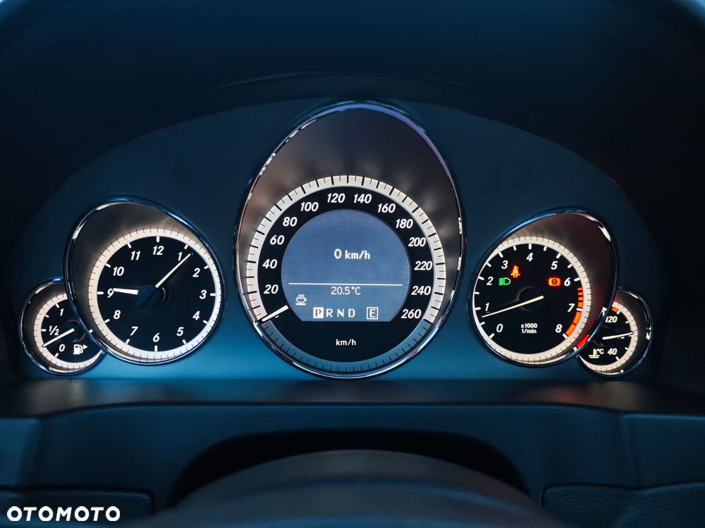 Mercedes-Benz Klasa E 250 CGI BlueEFFICIENCY Automatik Avantgarde - 38