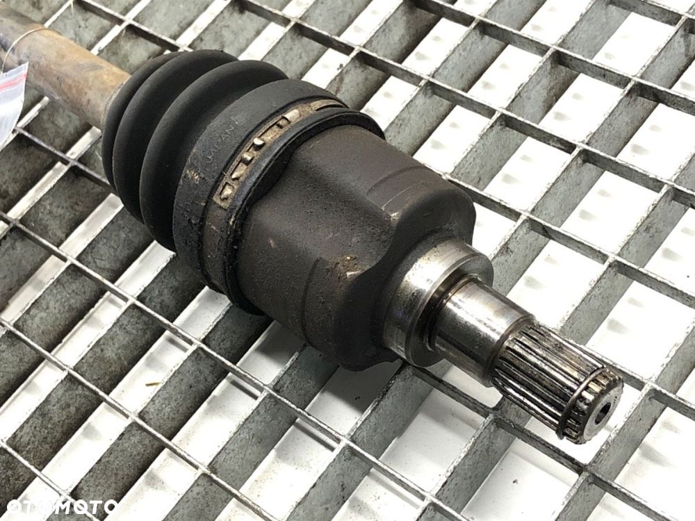 PÓŁOŚ PRAWY PRZÓD  SUZUKI SWIFT III (MZ, EZ) 2005 - 2022 1.3 (RS 413) 68 kW [92 KM] benzyna 2005 - 3