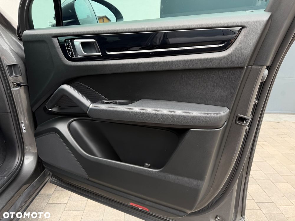 Porsche Cayenne Tiptronic S Platinum Edition - 26