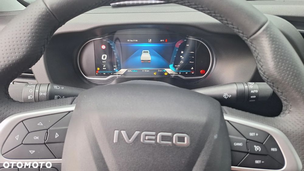 Iveco Daily 50C18HA8Z plandeka z windą 1000 kg - 11