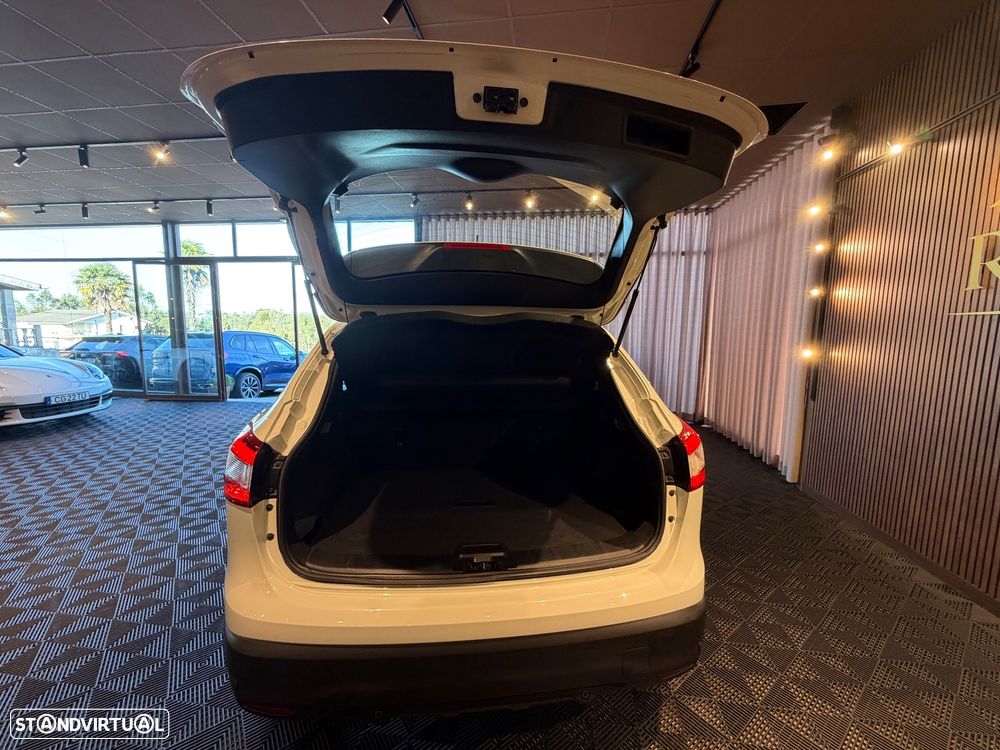 Nissan Qashqai 1.6 dCi N-Connecta RS+PS 4x4i - 35