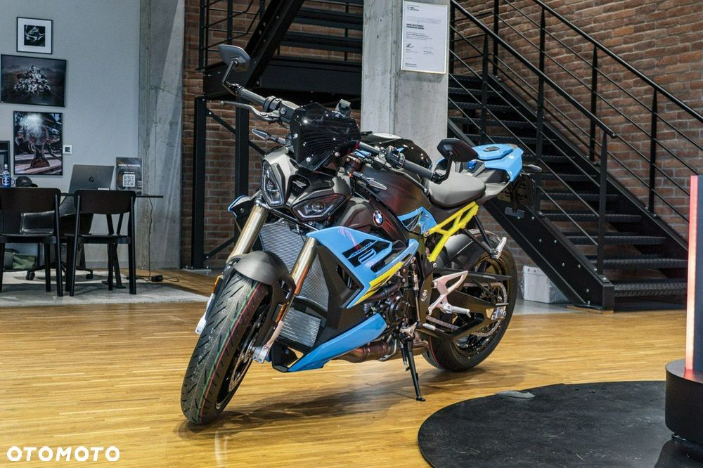 BMW S - 2