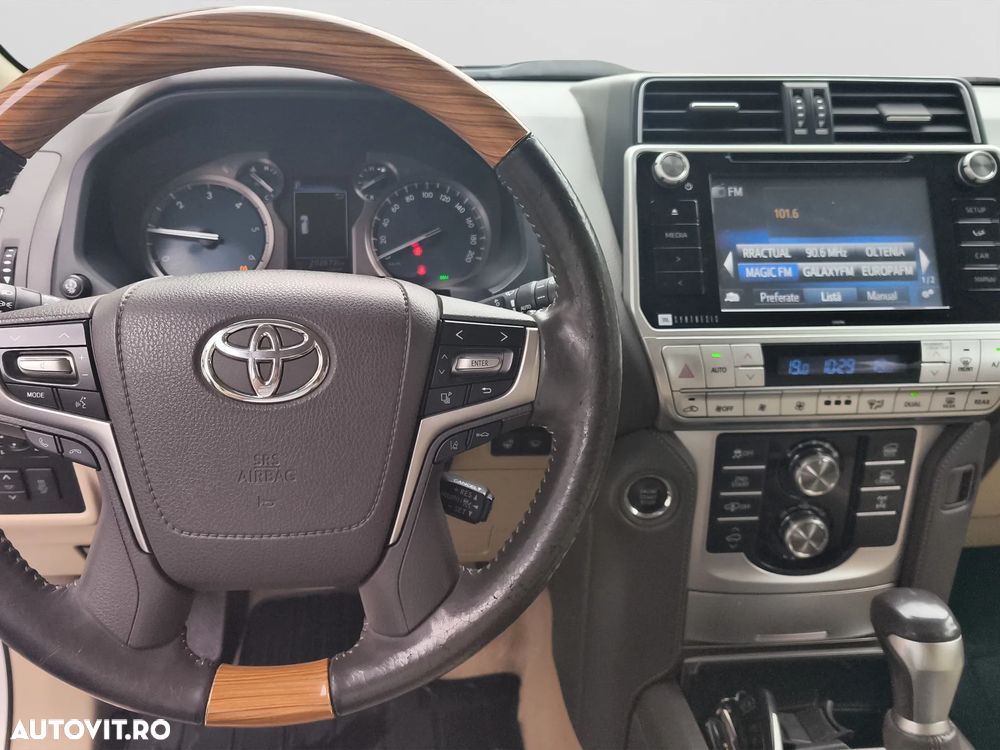 Toyota Land Cruiser - 11