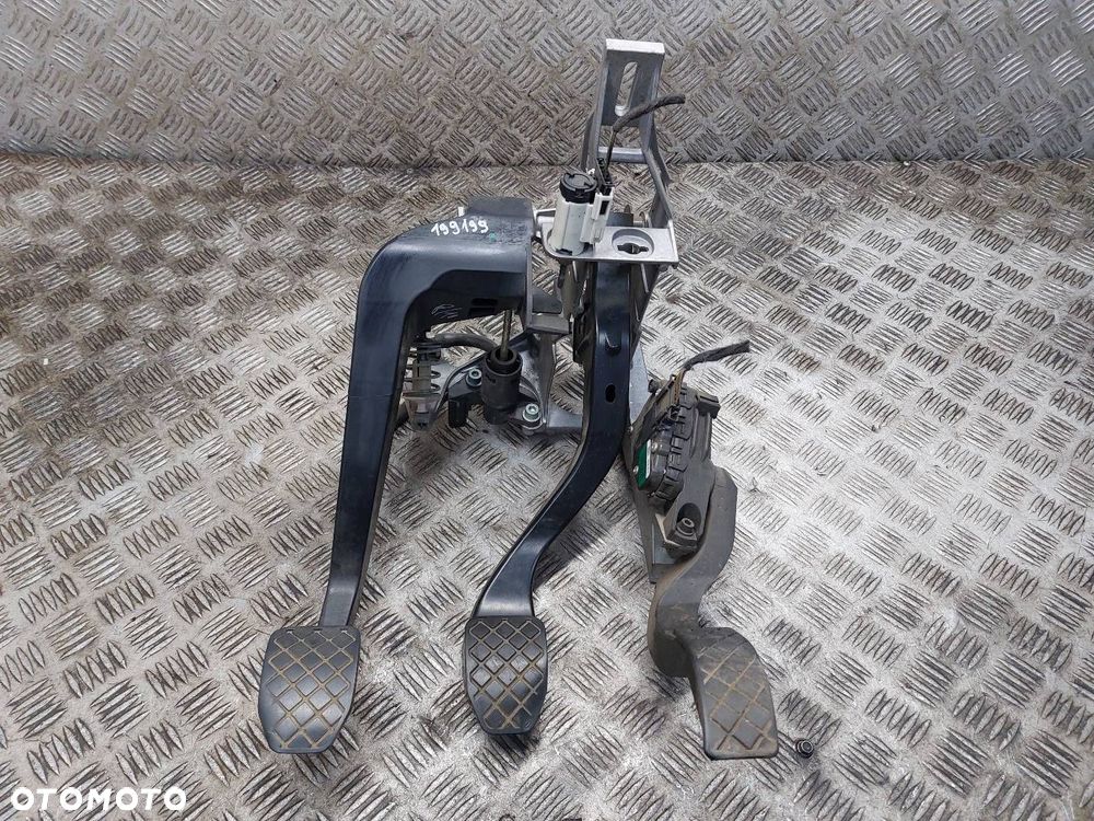 KOMPLET PEDAŁÓW AUDI A4 B6 8E1721117A 8E1721316A 8E1721523A - 1