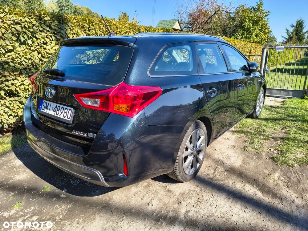 Toyota Auris 2013 photo 3