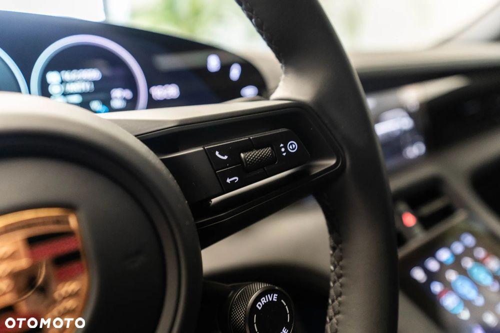 Porsche Taycan 105kWh Black Edition - 17