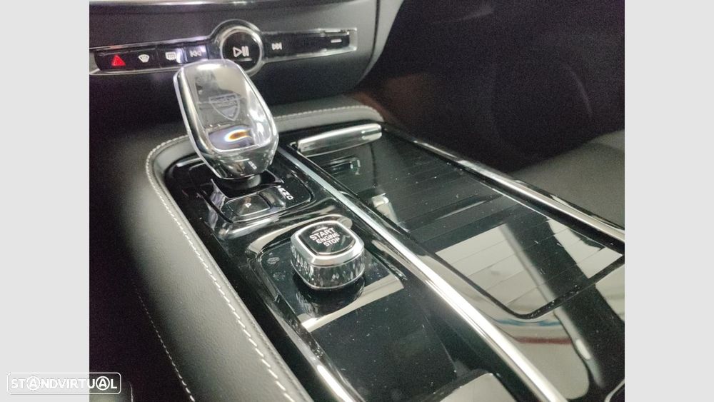 Volvo S60 2.0 T8 PHEV Plus Dark AWD - 25