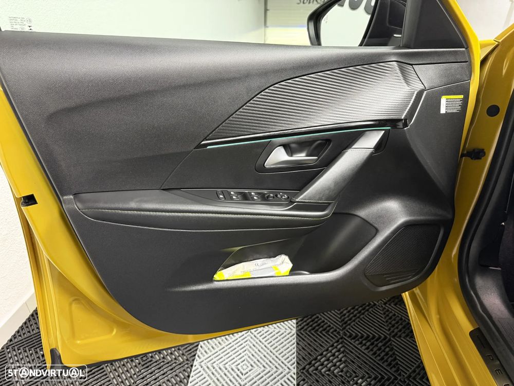 Peugeot e-208 50 kWh GT - 11