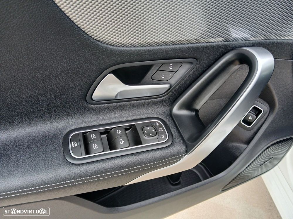 Mercedes-Benz CLA 250 e 8G-DCT - 17