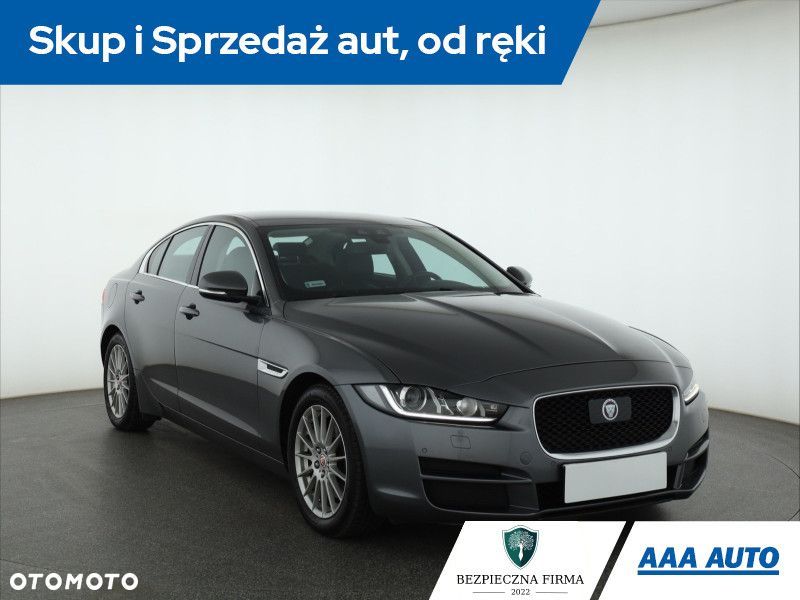 Jaguar XE - 3