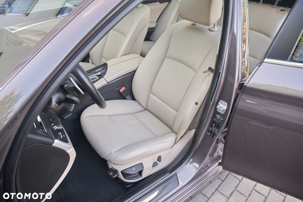 BMW Seria 5 520d - 24