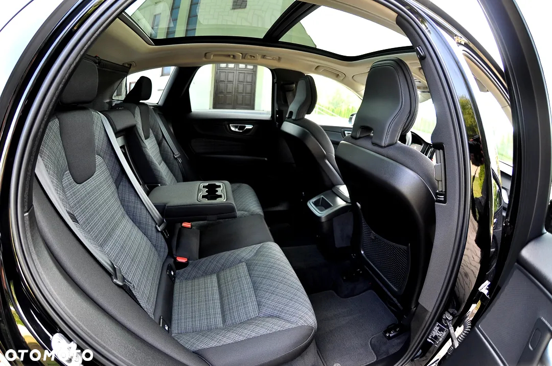 Volvo XC 60 B4 D Geartronic Momentum Pro - 26