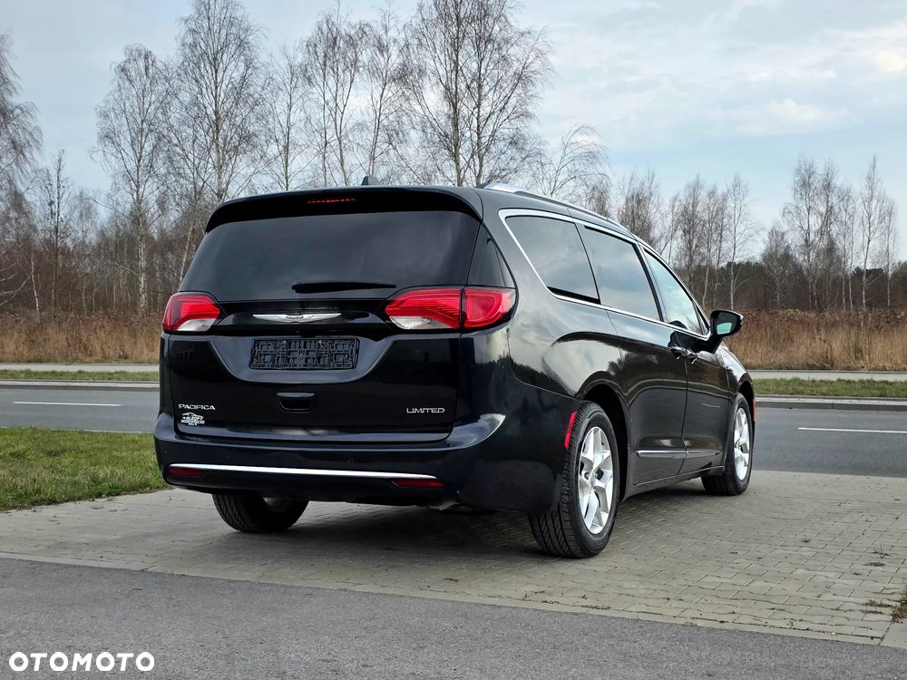 Chrysler Pacifica - 14