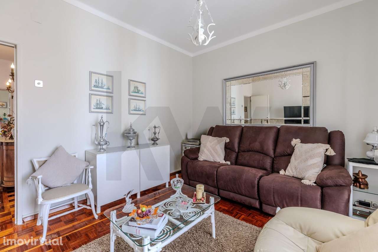 Apartamento T2 com Varanda e Vista Desafogada | Barreiro - Grande imagem: 2/41