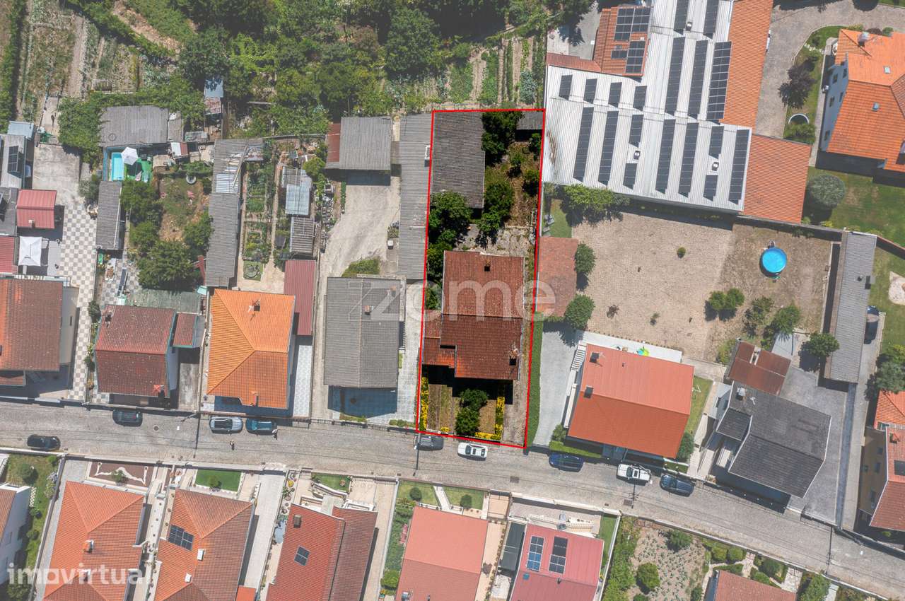 Moradia T3 com Jardim, Armazém e Terreno de 622 m² em Santo Tirso - Grande imagem: 3/43